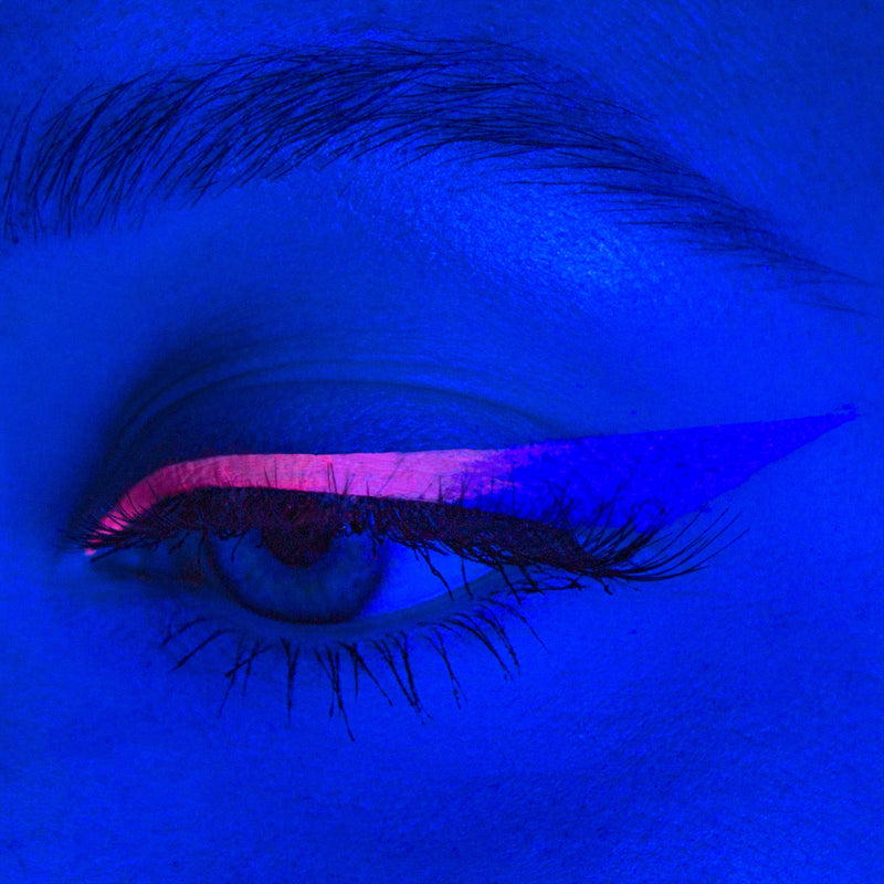 suva beauty's doodle delish mix cake hydra fx applied as ombre liner in uv blacklight