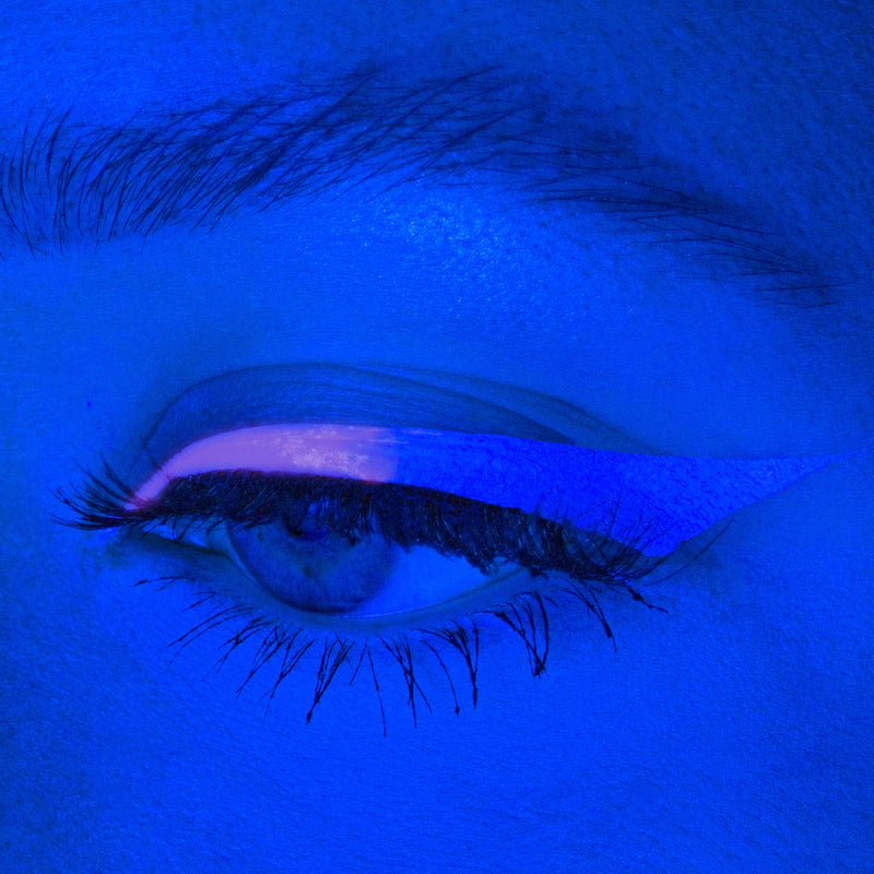 suva beauty's doodle dreams mix cake hydra fx applied as ombre liner in uv blacklight