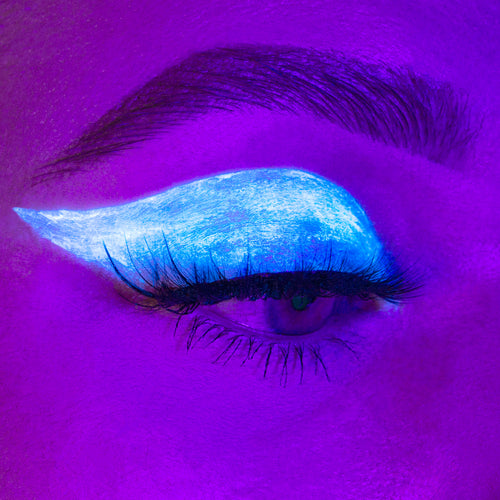 UV Boost application on the eye in blacklight